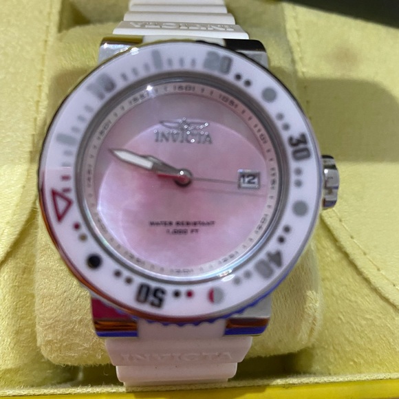 Invicta - Picture 2 of 3